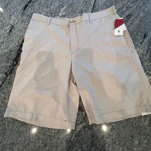 Men’s khaki shorts